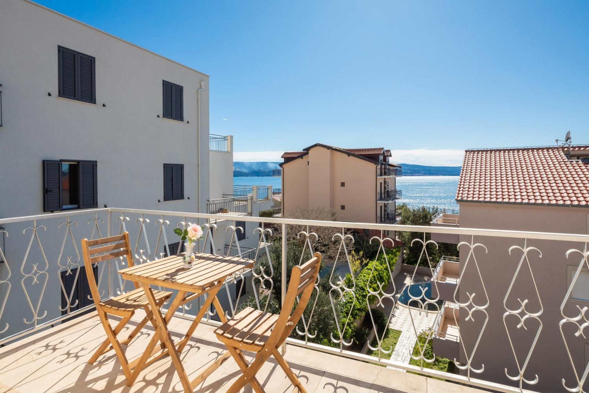 Sunshine Suites Omiš Exteriör bild