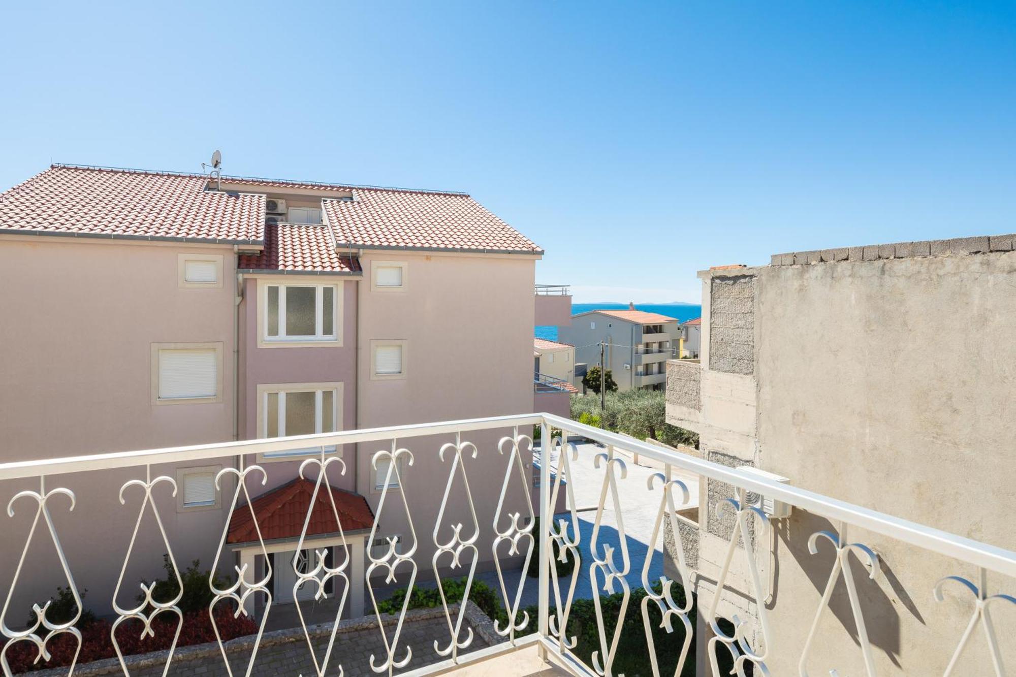 Sunshine Suites Omiš Exteriör bild