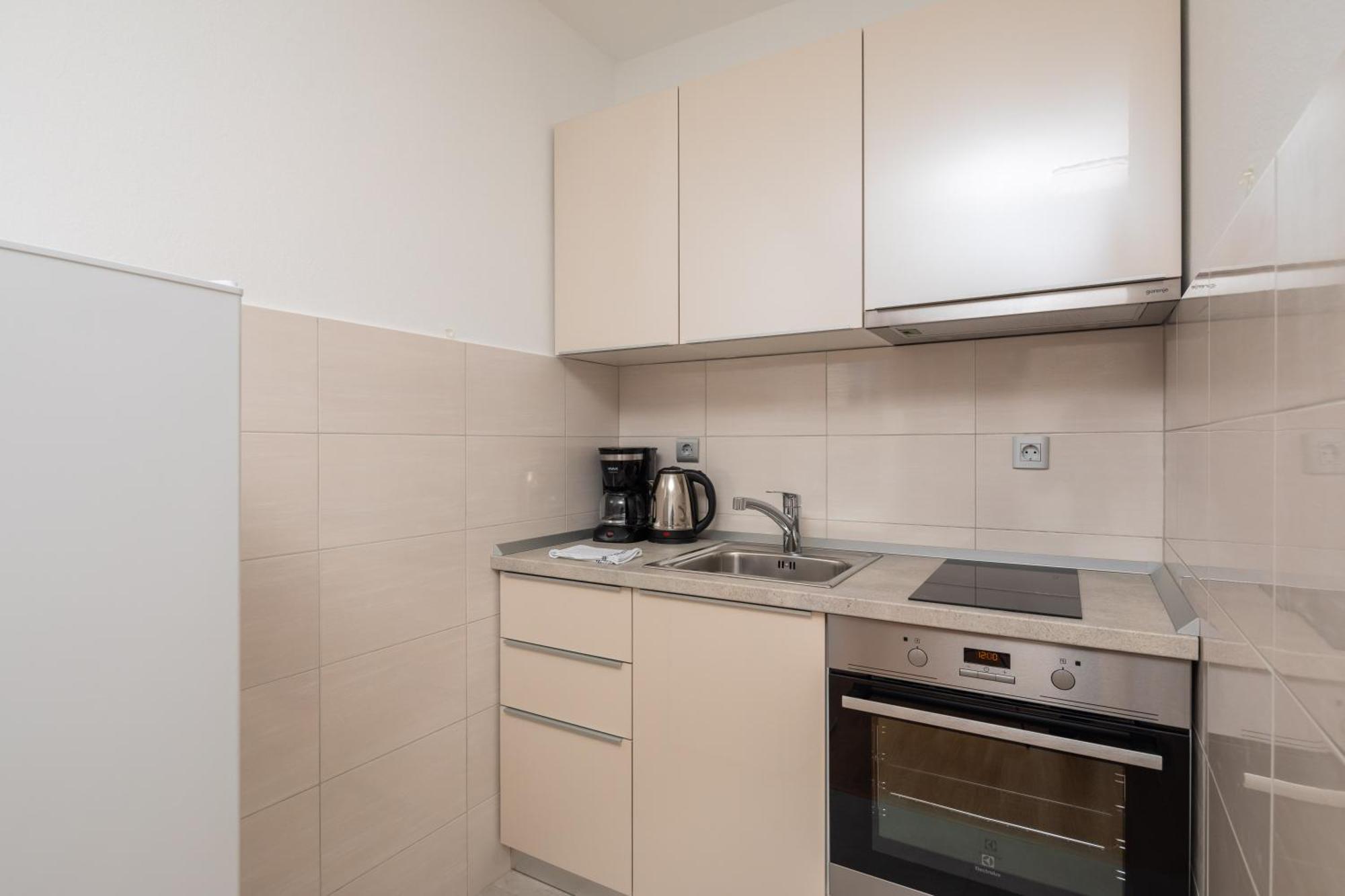 Sunshine Suites Omiš Exteriör bild