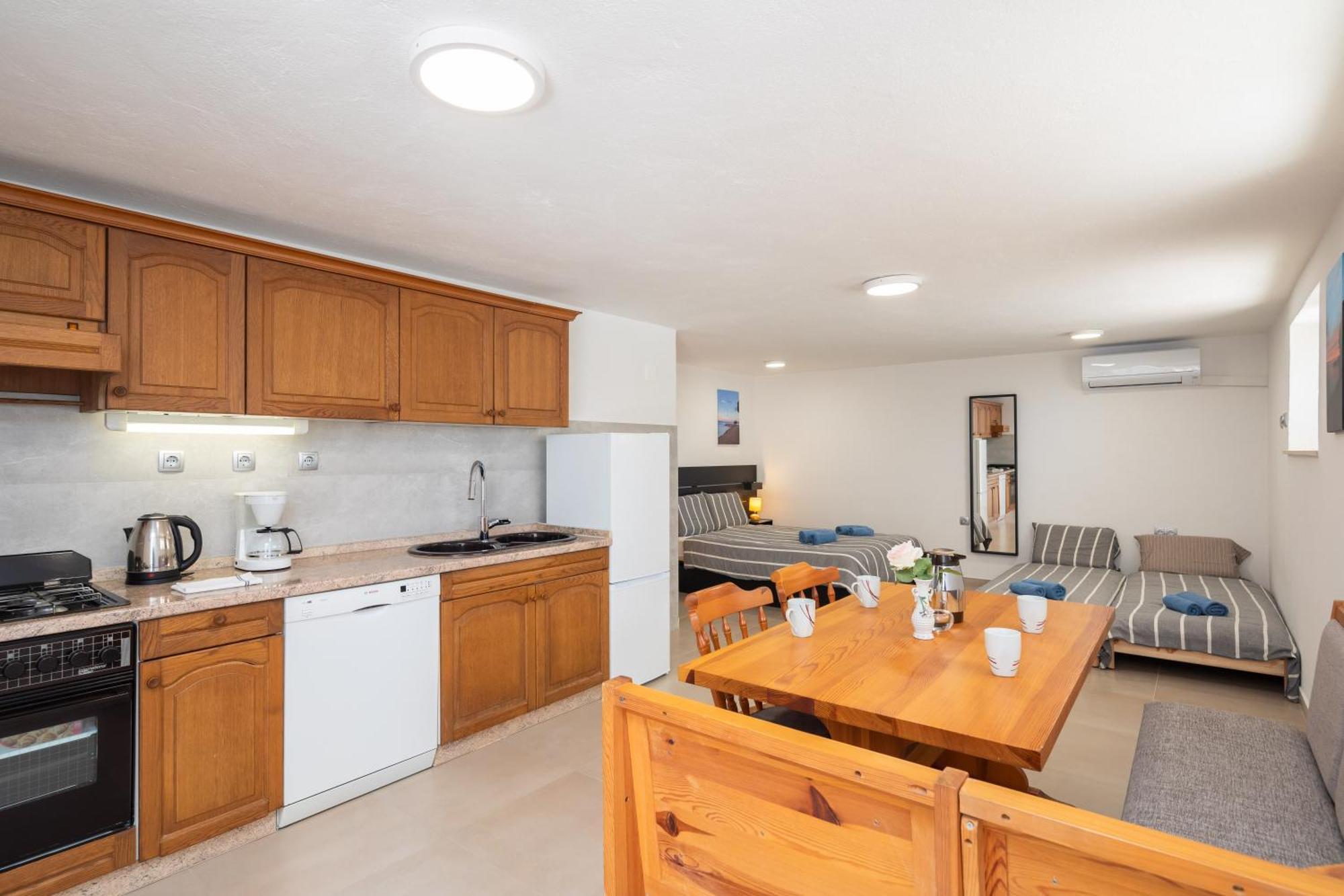 Sunshine Suites Omiš Exteriör bild