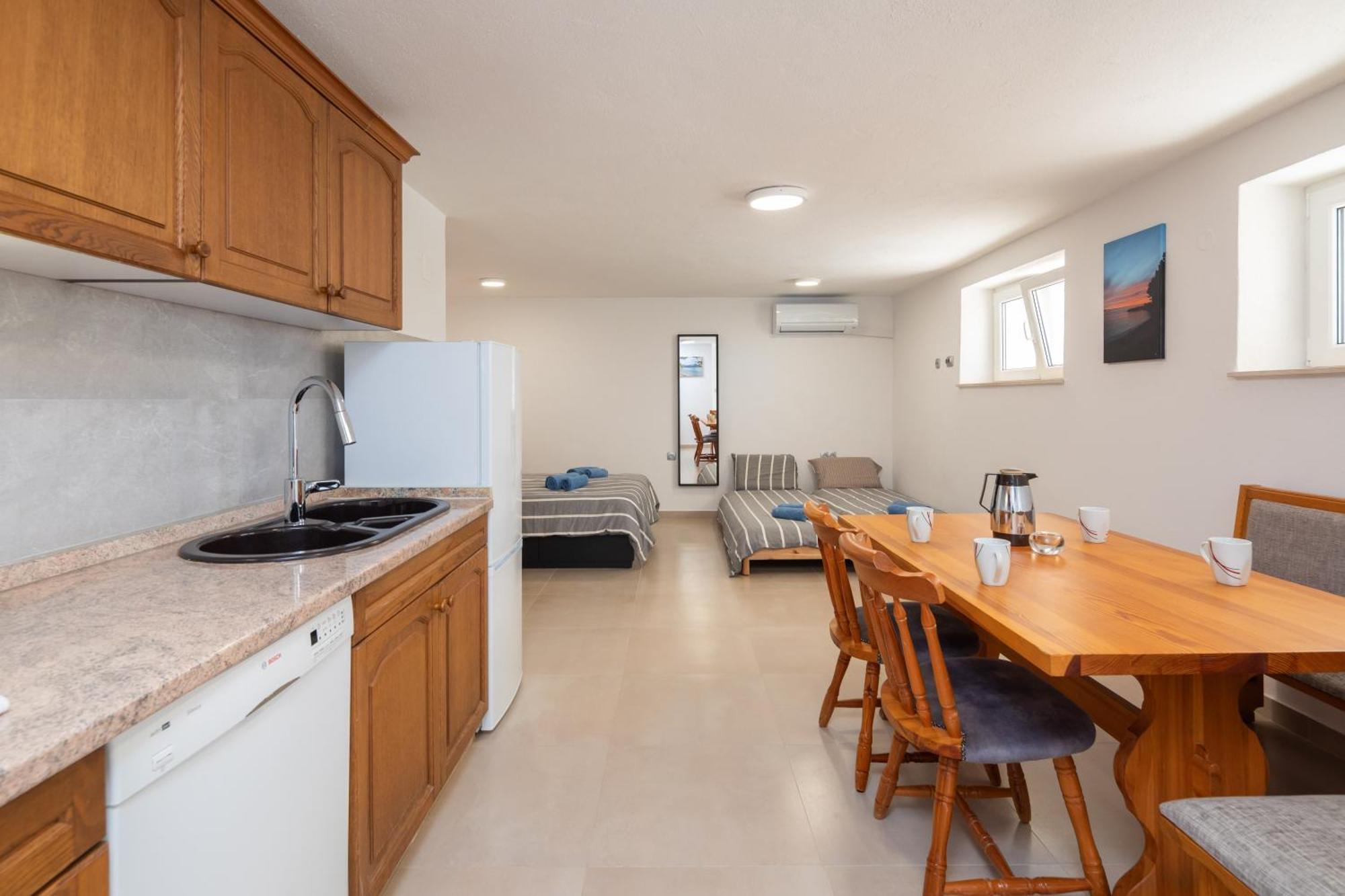Sunshine Suites Omiš Exteriör bild