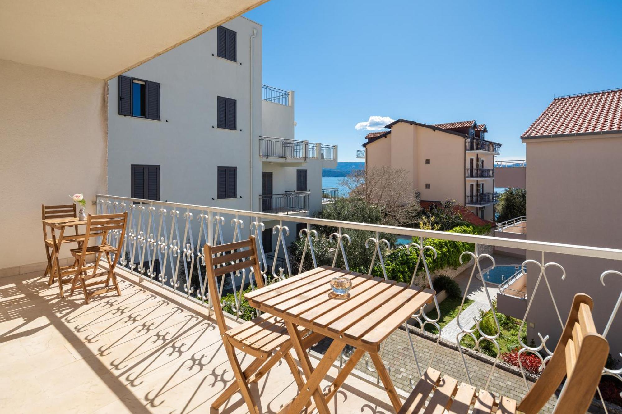 Sunshine Suites Omiš Exteriör bild