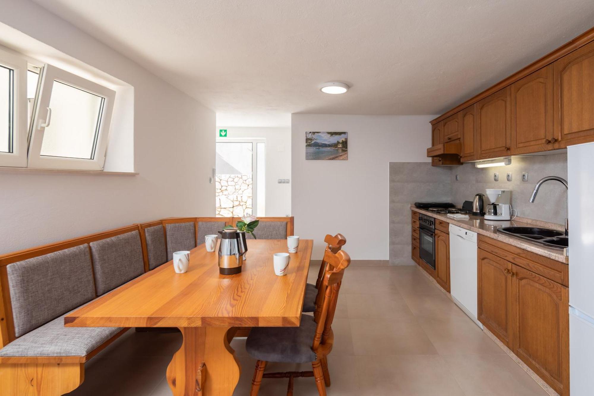 Sunshine Suites Omiš Exteriör bild