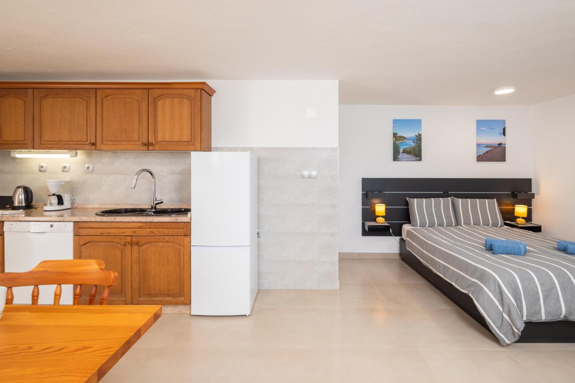 Sunshine Suites Omiš Exteriör bild
