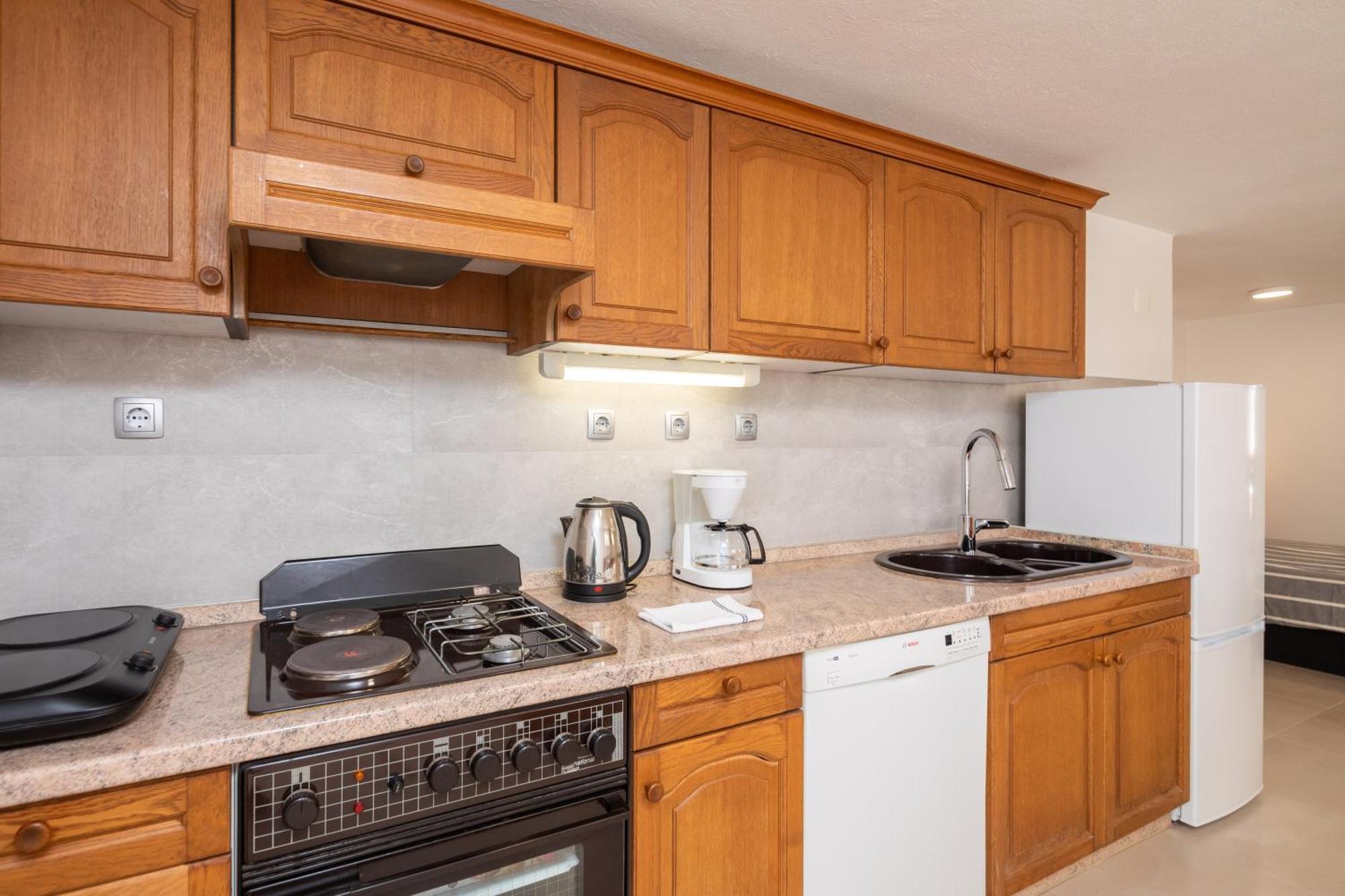 Sunshine Suites Omiš Exteriör bild