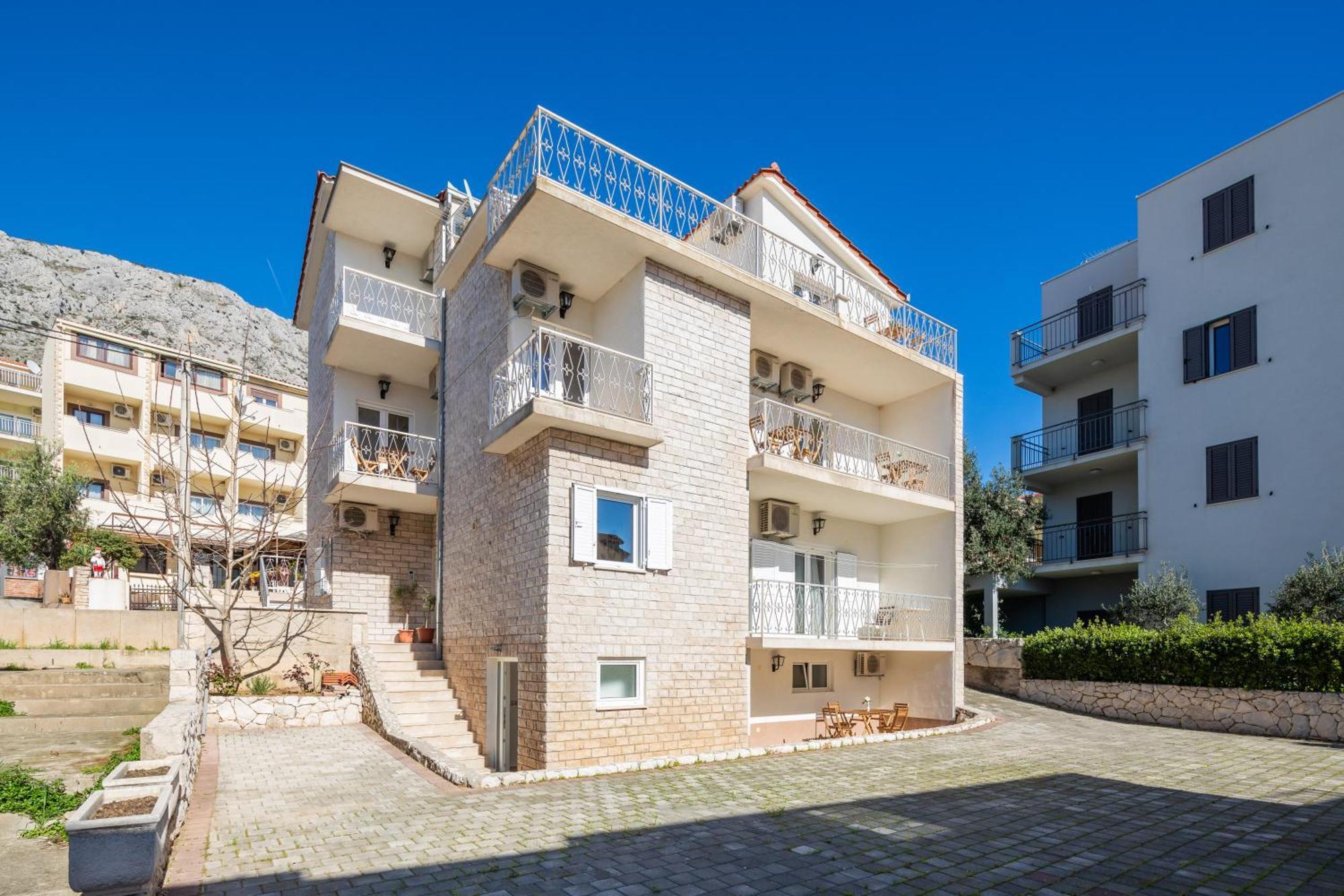 Sunshine Suites Omiš Exteriör bild